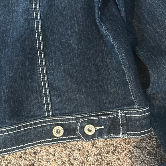 Maurice’s XL Jean jacket. Buttons all original. Excellent condition. 4pockets - Picture 6 of 6